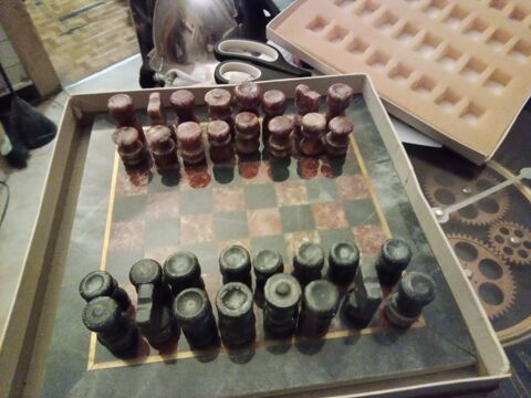 Jeu d'échecs en marbre Montigny-lès-Metz (57)