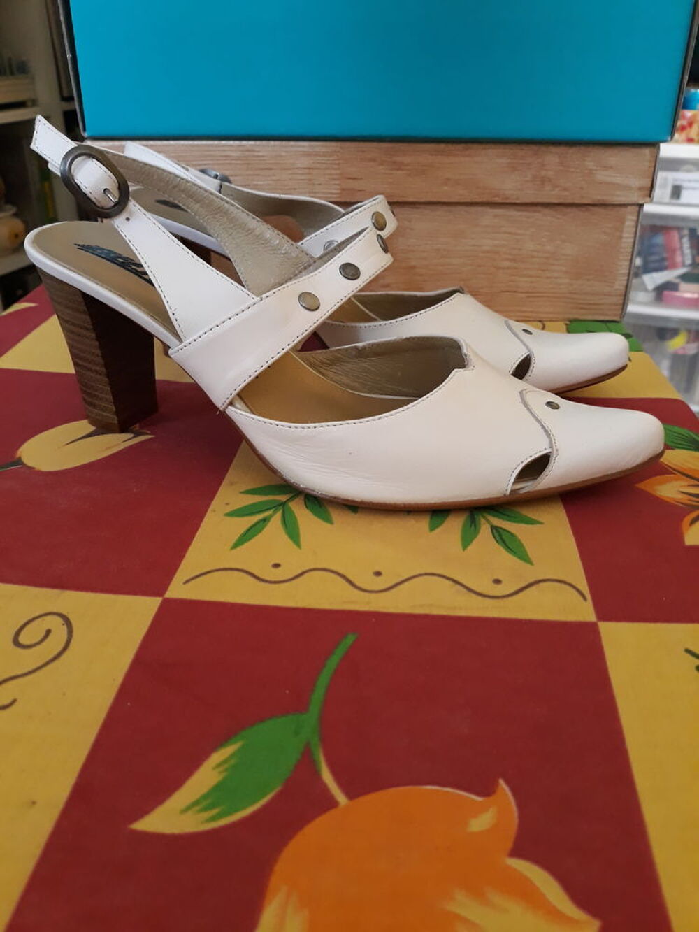 Chaussures cuire neuve pointure 36 Chaussures
