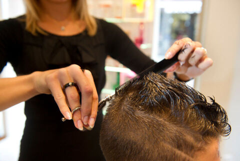 Cherche Coiffeuse pour un simple coupe Homme  0 31300 Toulouse