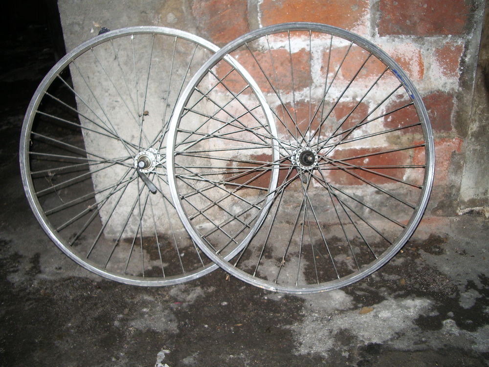 Roues v&eacute;lo bon &eacute;tat Vélos