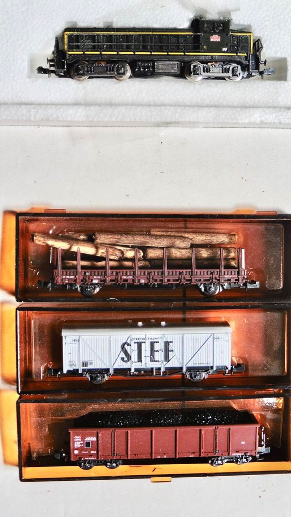 trois motrices &eacute;lectriques N Roco et Neuf wagons Jeux / jouets