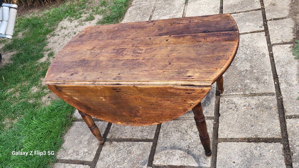 tr&egrave;s belle table ancienne Meubles