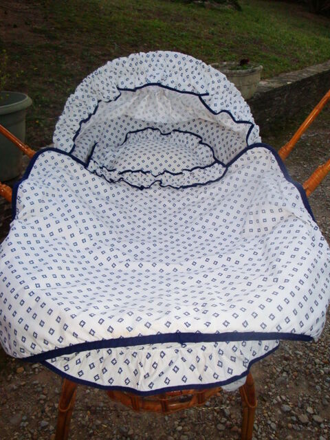 beau couffin vintage en rotin ann�e 1970 150 Nimes (30)