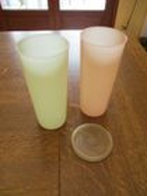 2 gobelets tupperware et un couvercle et autres 10 M�rignies (59)