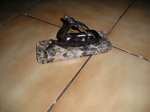 Statuette antilope en bronze sur plaque de marbre
90 Sept�mes-les-Vallons (13)