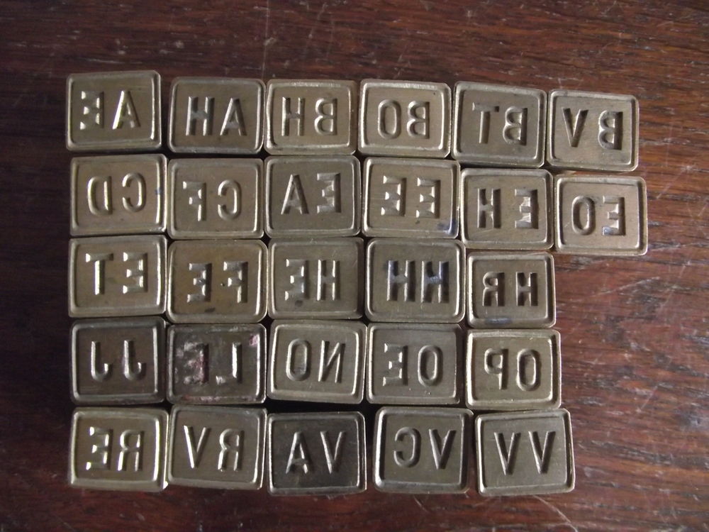 Sceaux monogrammes (lettres droites) 
