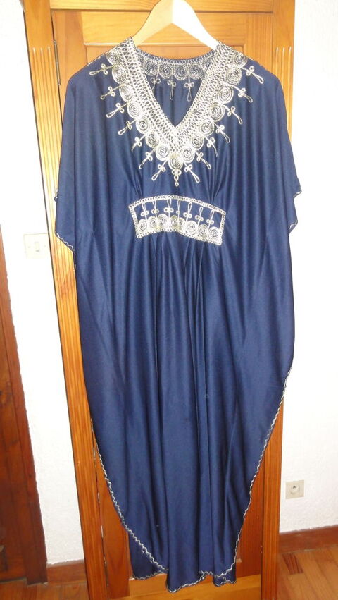 TENUES DE SOIREE ORIENTALE 0 Saint-Sauveur-de-Montagut (07)