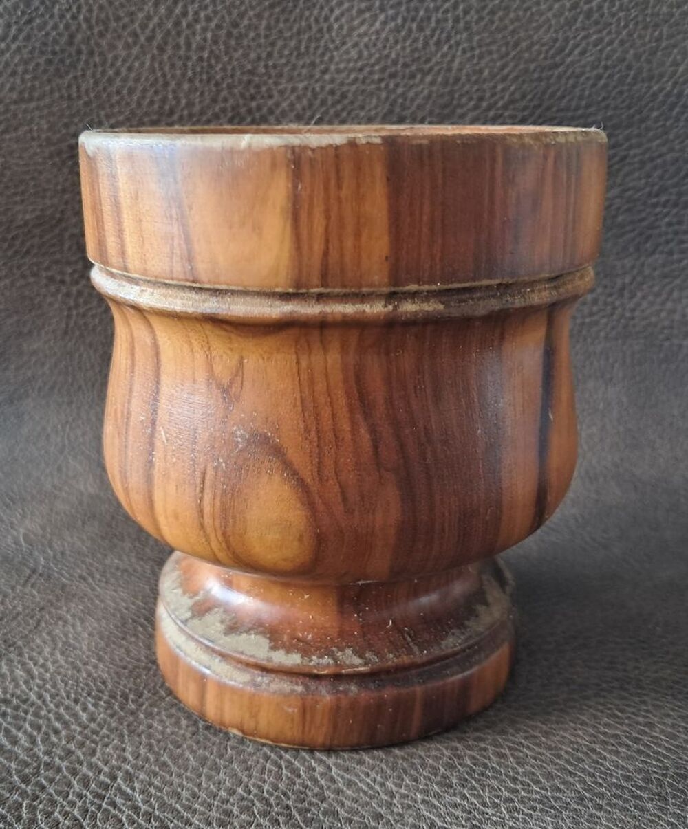creuset et pilon en bois tourn&eacute; ancien vintage Décoration