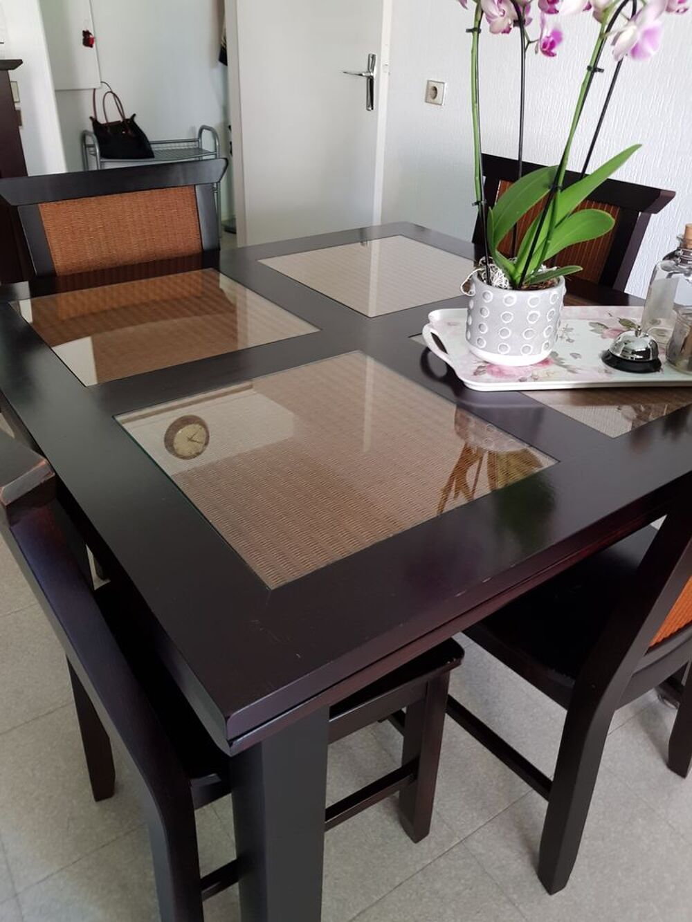 TR&Egrave;S JOLIE TABLE EN BOIS TECK AVEC QUATRE CHEESE. Meubles