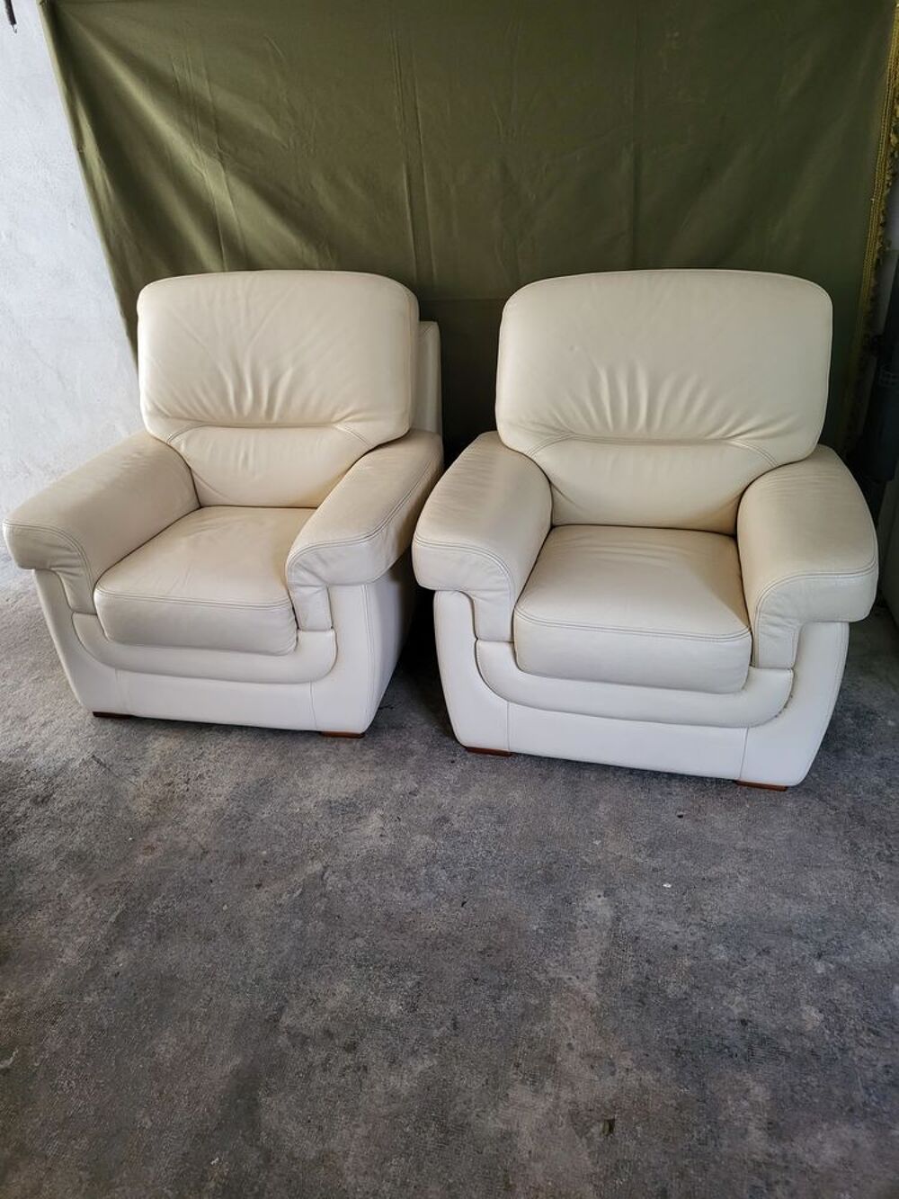 FAUTEUILS CUIR COULEUR IVOIRE Meubles