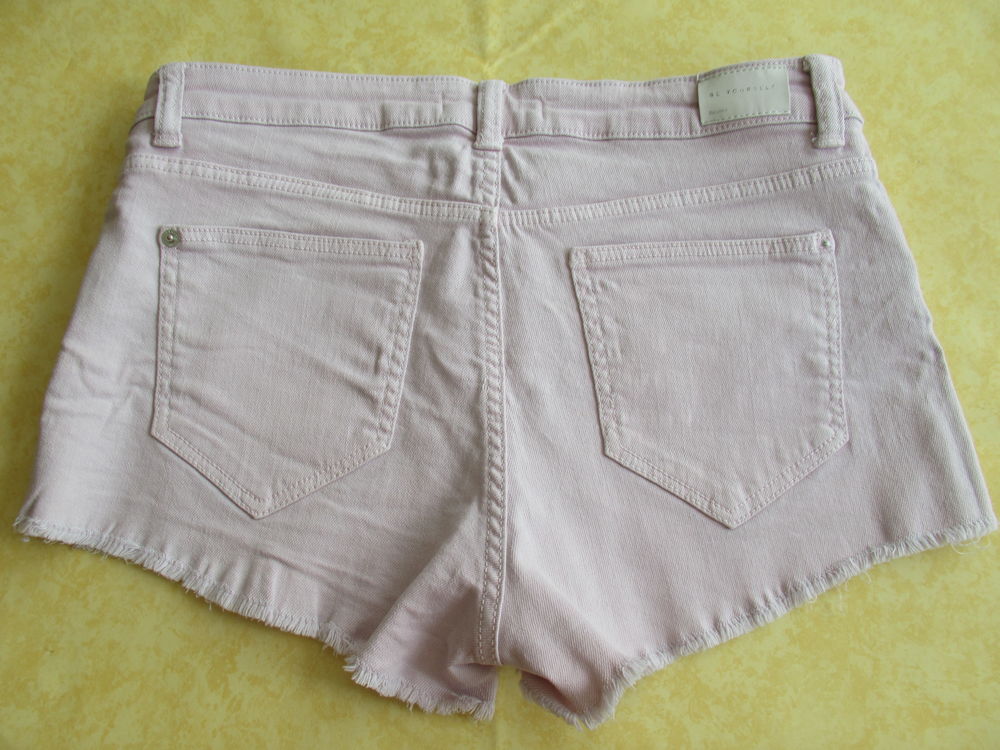 Short rose d&eacute;lav&eacute; - Bershka - Taille 38 Vtements