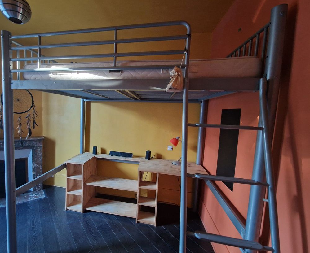 lit mezzanine 140x190mm, m&eacute;tal tr&egrave;s peu servi
Meubles