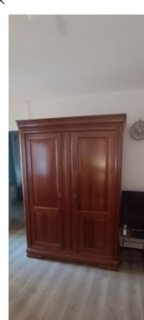 Armoire salon ou chambre massif style merisier parfait état. 85 Nantes (44)