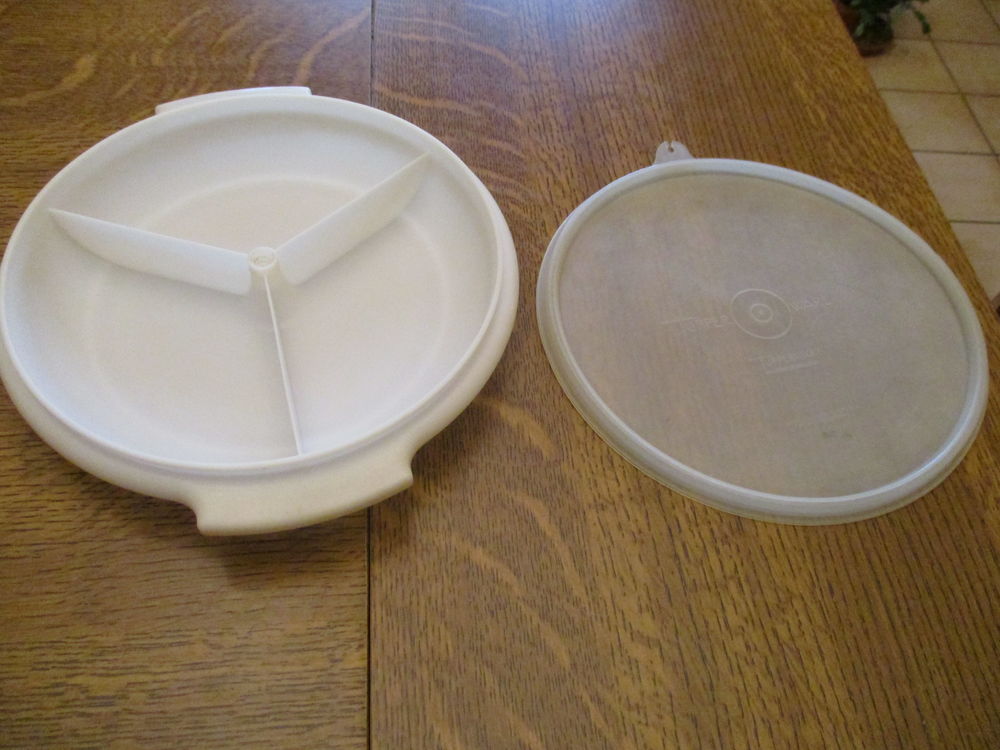 Plateau pr&eacute;sentoir ap&eacute;ritif tupperware vintage et autres Décoration