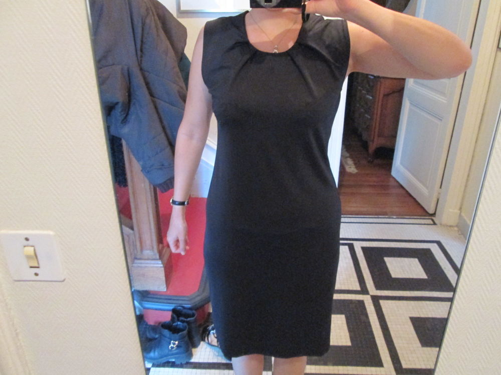 Robe noire sans manches neuve Vêtements