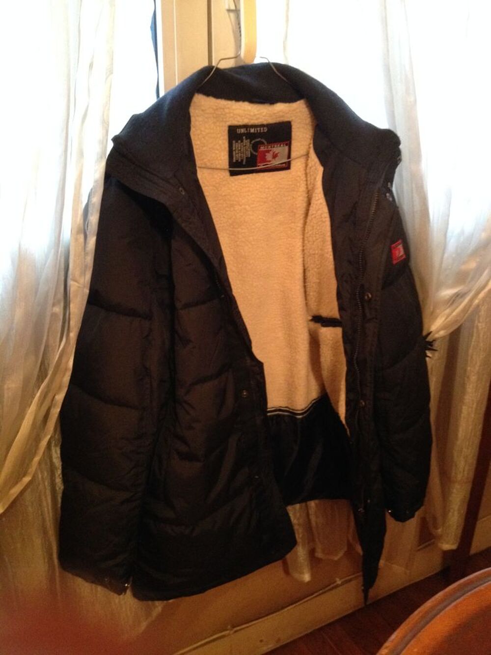 ANORAK de MONTREAL.CANADA. Vêtements