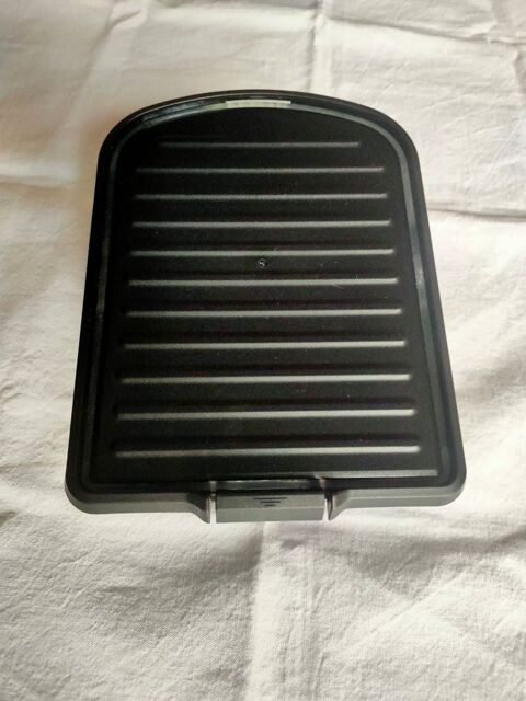 Boite � fromage en plastique neuf 3 Avermes (03)