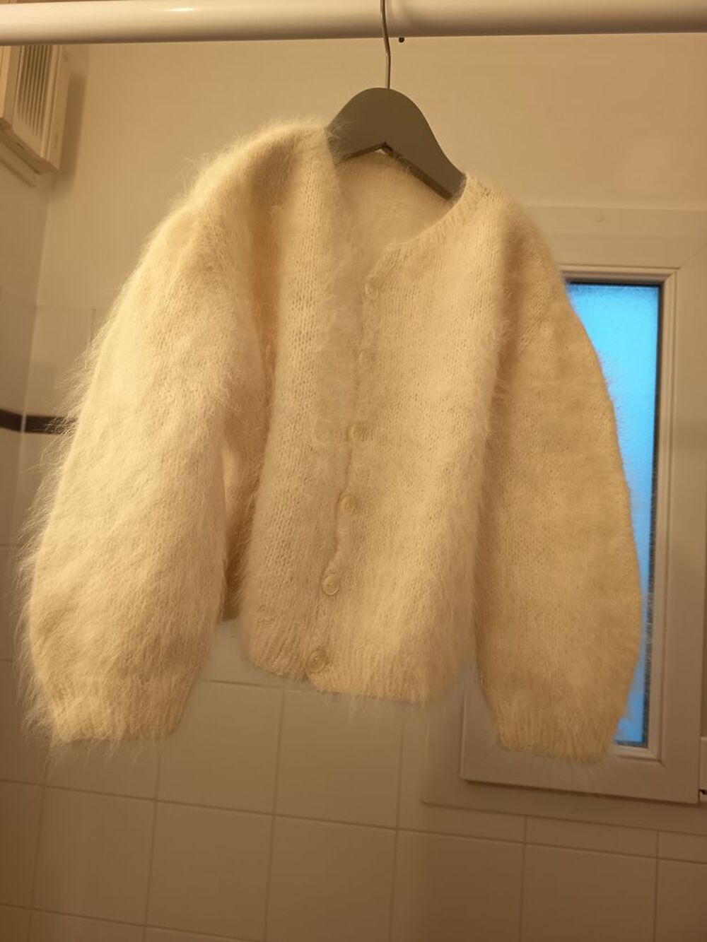 Gilet angora blanc. Vêtements