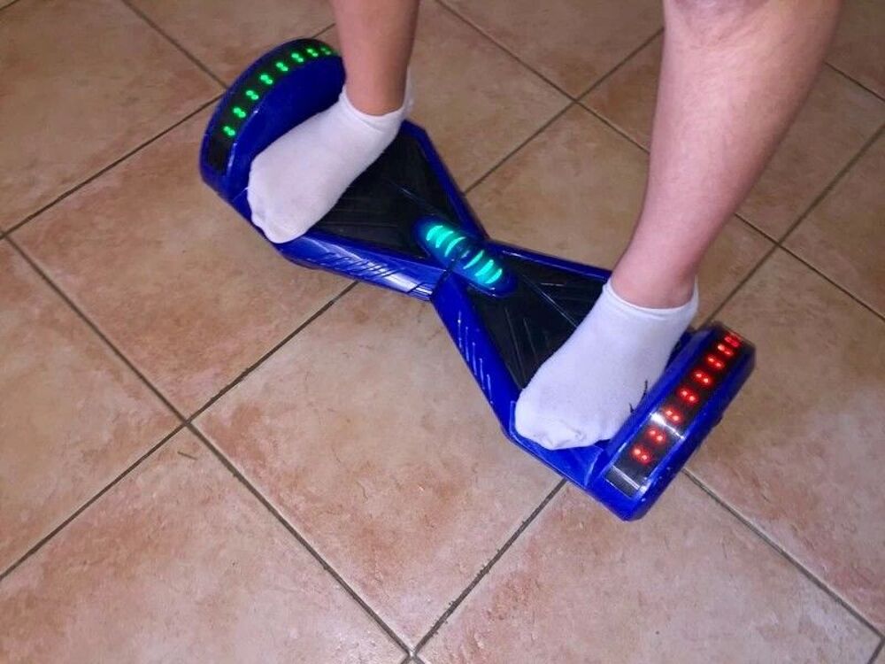 Hoverboard 8 pouces avec Bluetooth en tbe &agrave; 130 euros Sports
