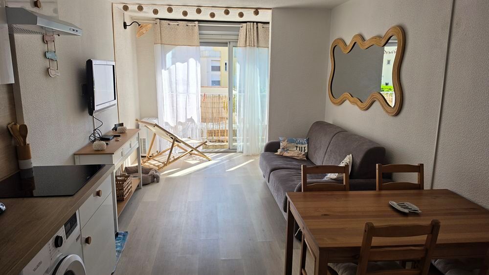 Vente Appartement LE CAP D' AGDE: Résidence située à proximité de la plage du Môle: 1 er étage, appartement de style STUDIO-CABINE + LOGGIA, (rénové en 2025). Le cap d agde