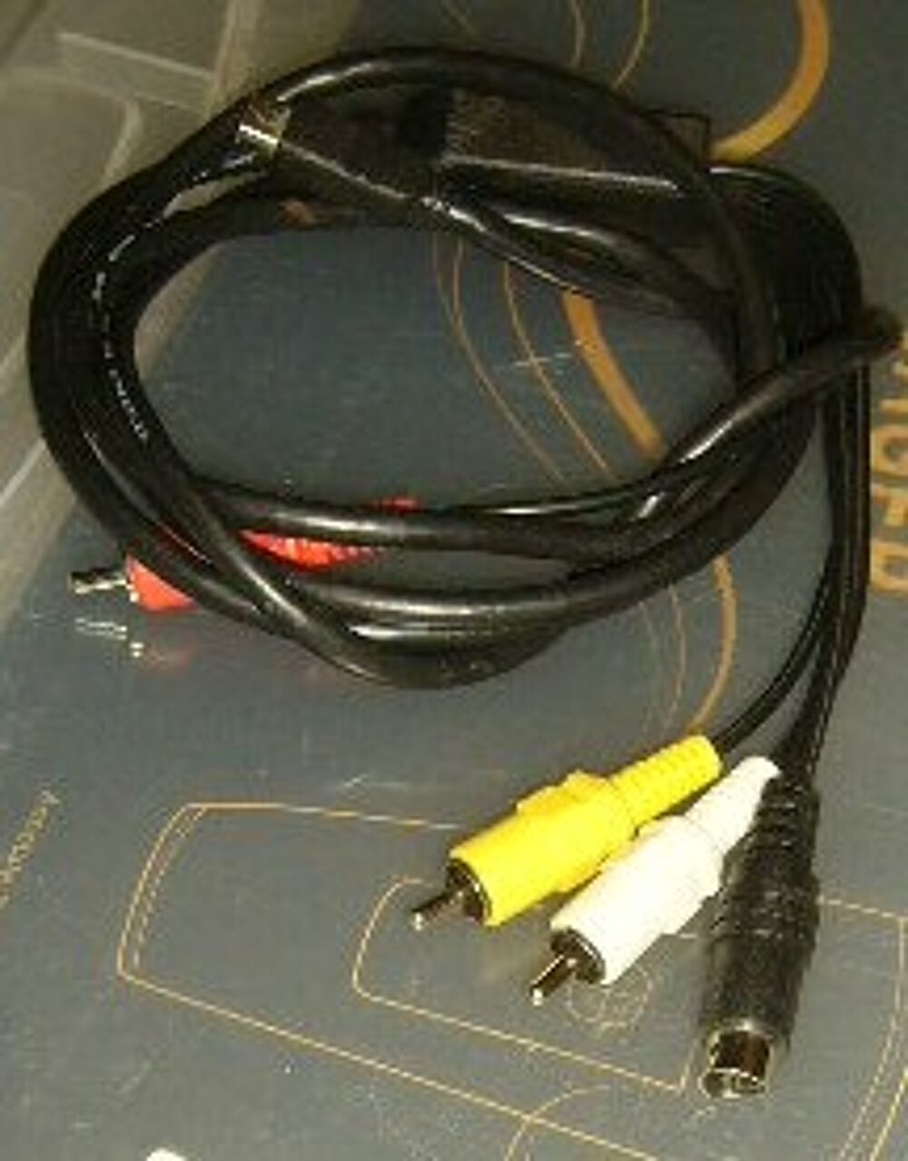 Cordon RCA 3 fils S-video 4 pics vers AV alpha Photos/Video/TV
