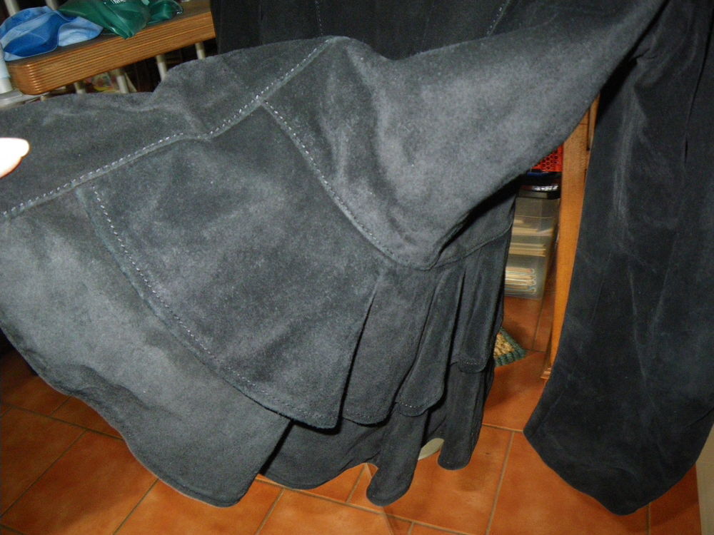 Veste en Dain Noir et Jupe Vêtements