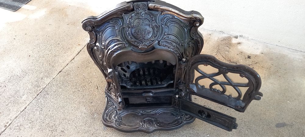 poele salamendre godin pour d&eacute;coration uniquement Décoration
