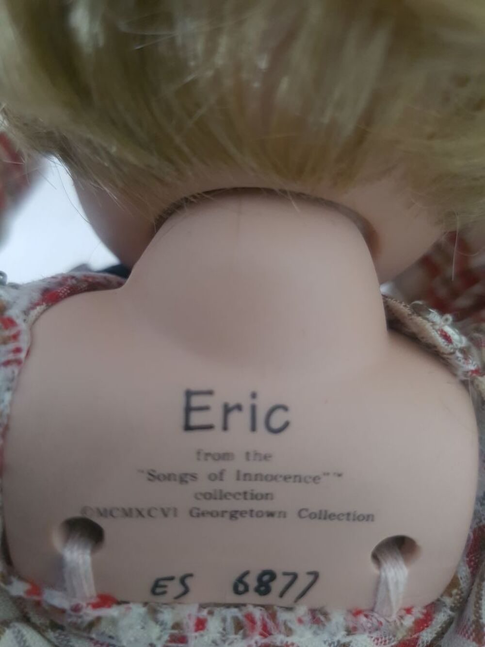 ERIC poup&eacute;e de Collection en porcelaine 