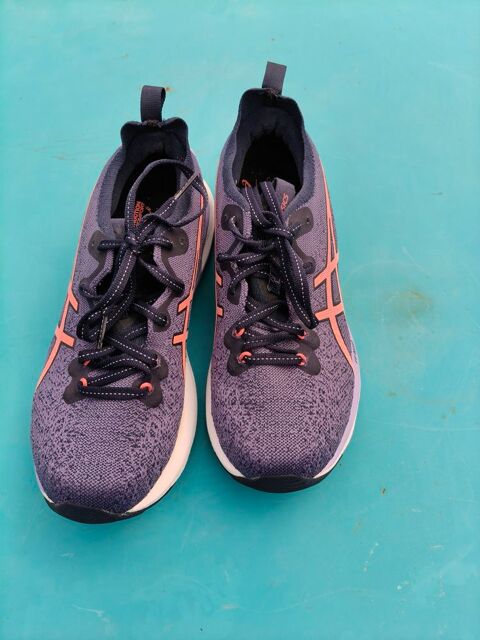 Chaussures de course ou de marche femme Gel peu portées 60 Lecelles (59)