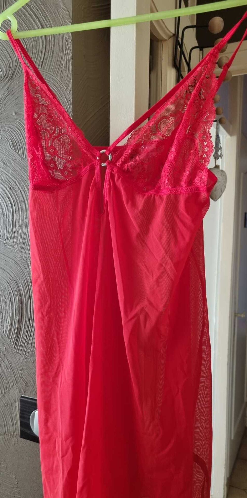 Tr&egrave;s jolie nuisette rouge. T42/44 Vêtements