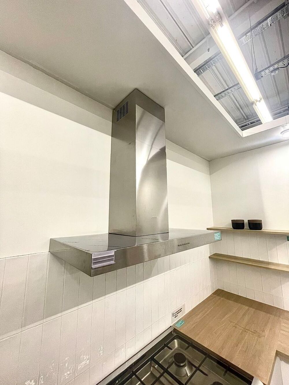 Hotte d&eacute;corative murale Smeg 90 cm en inox, neuve Electroménager