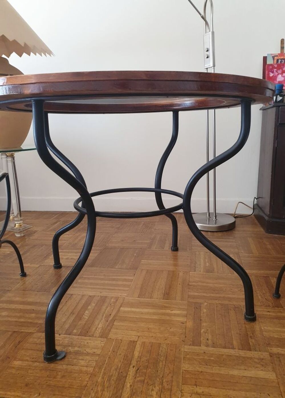 Table design bois et fer forg&eacute; 2 chaises Meubles