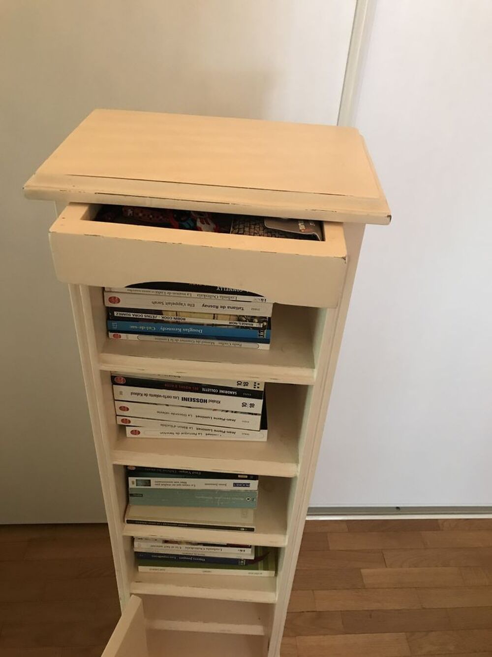 Petit meuble colonne bois massif blanc effet vieilli Meubles