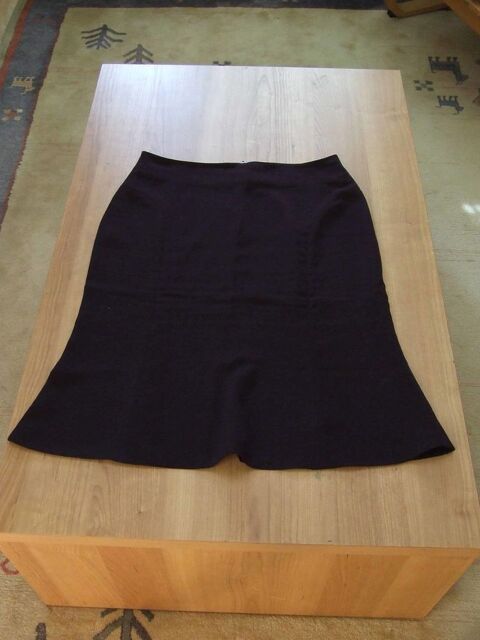 Jupe midi. CAMAÏEU. Lie de vin. T. 42. TBE 11 Bagnolet (93)