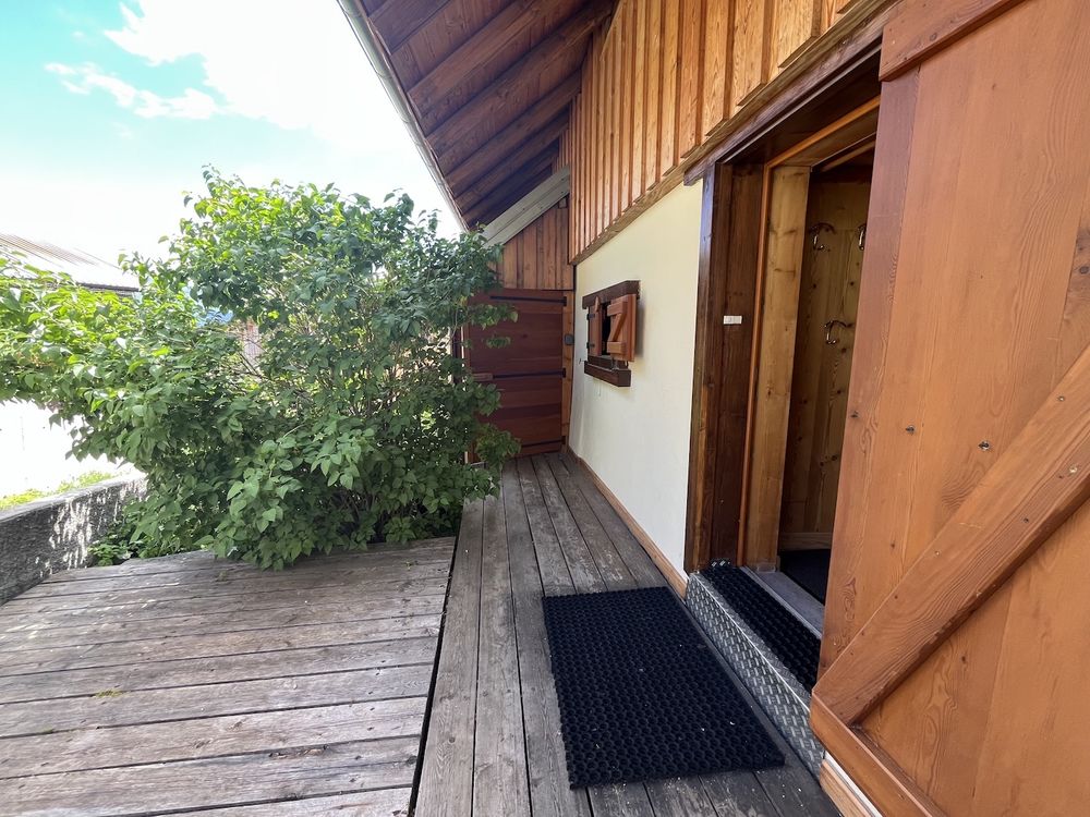 Vente Maison ALBANNE Un véritable coin de paradis vous attend au coeur de ce charmant village, au pied des pistes et du vaste domaine skiable des Karellis Cette magnifique maison individuelle de style chalet, d'une superficie d'environ 100 m2, offre 2 belles terrasses Montricher-albanne