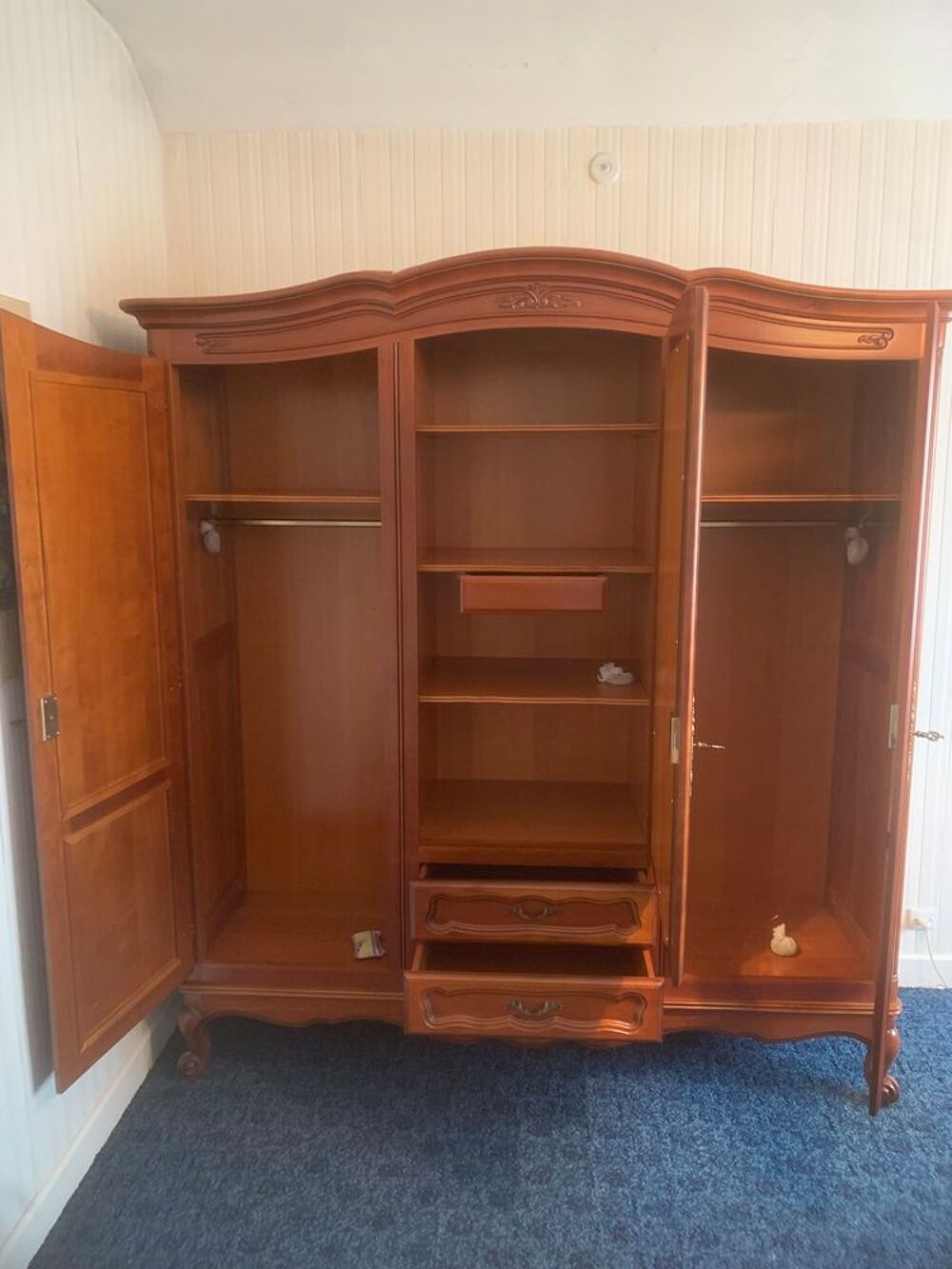 Armoire style Louis XV en merisier Meubles