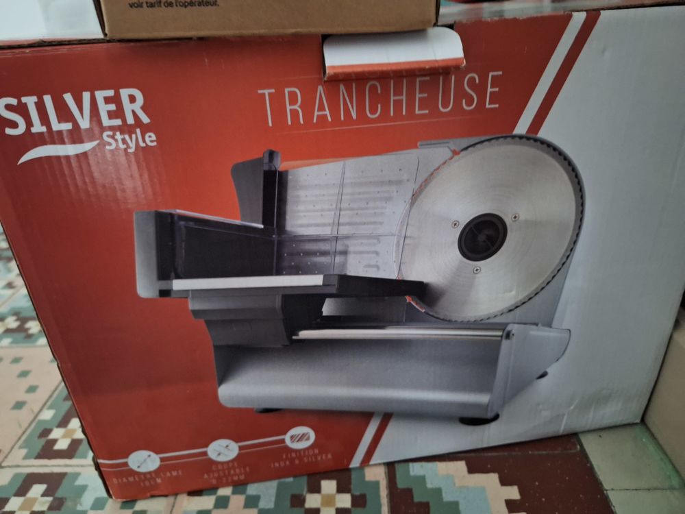 Trancheuse et dvd Electroménager