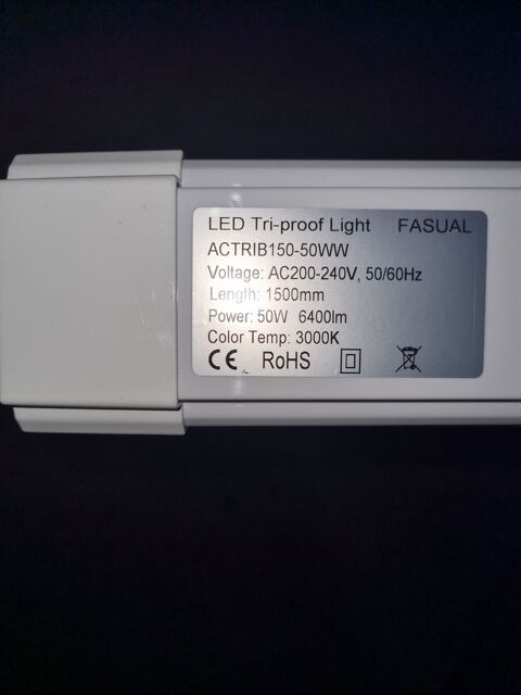 Lot 80 divers luminaires LED lin&eacute;aires PRO neufs 900 92320 Ch�tillon