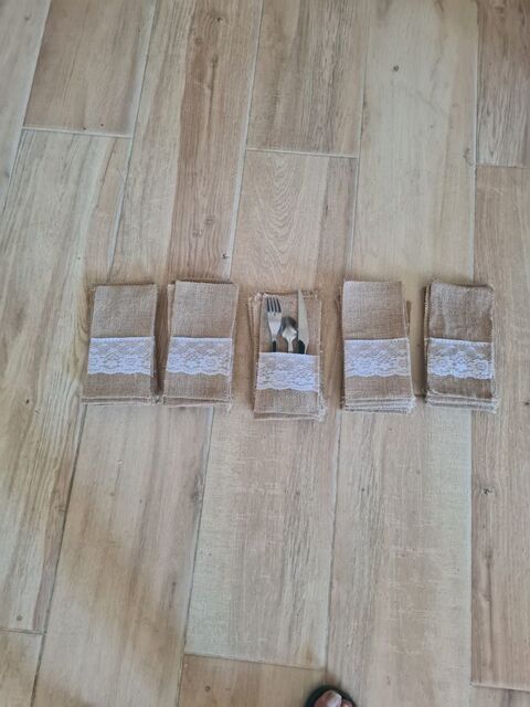 50 pochettes porte couvert en toile de jute pour mariage 30 Montferrat (38)