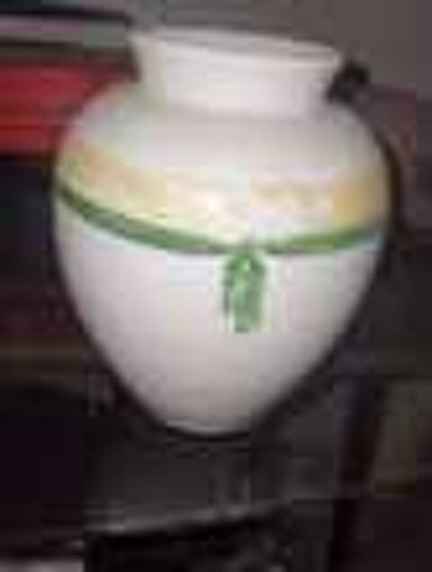 Vase Philippe deshoulieres
Porcelaine de limoges
Modele ruban Dcoration