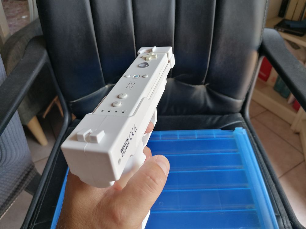 MINI CONSOLE RETROGAMING i5 7Gen + 2 LightGun e 2 gamepad Consoles et jeux vidéos