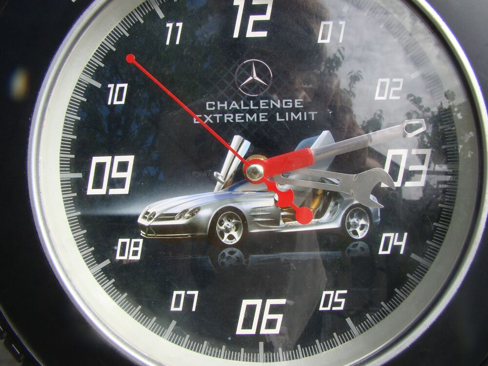 Horloge murale publicitaire Mercedes
