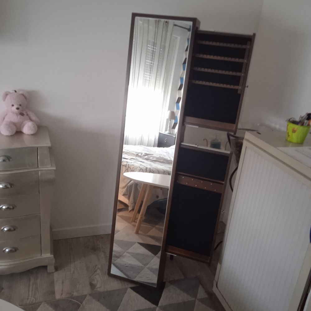 Armoire &agrave; bijoux marron tiroirs lat&eacute;raux hauteur 160 tr&egrave;s st Meubles