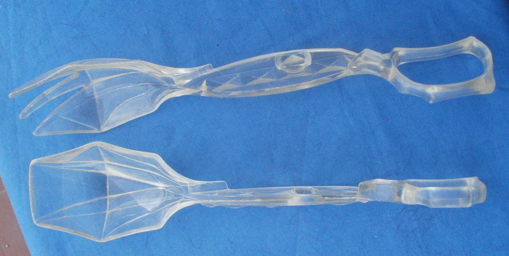 Couverts, pince &agrave; salade en plastique dur, date ann&eacute;es 60 Cuisine