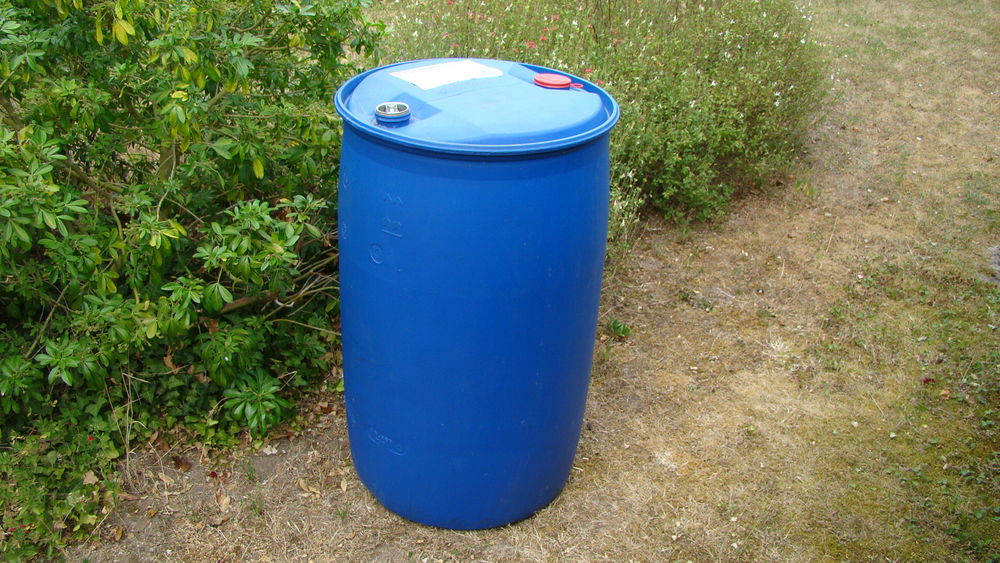 F&ucirc;t / bidon plastique 210 litres 
Bricolage