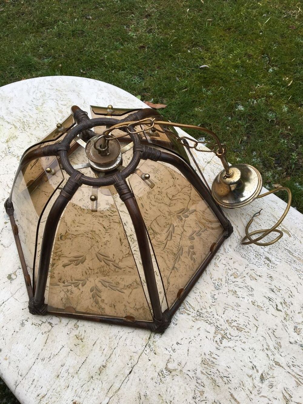 suspension rotin verre fum&eacute; cisel&eacute; Meubles