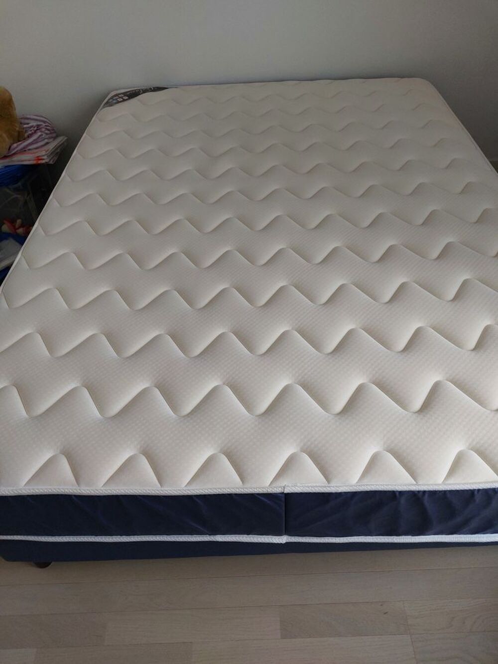 Ensemble sommier et matelas ressorts ensach&eacute;s Meubles