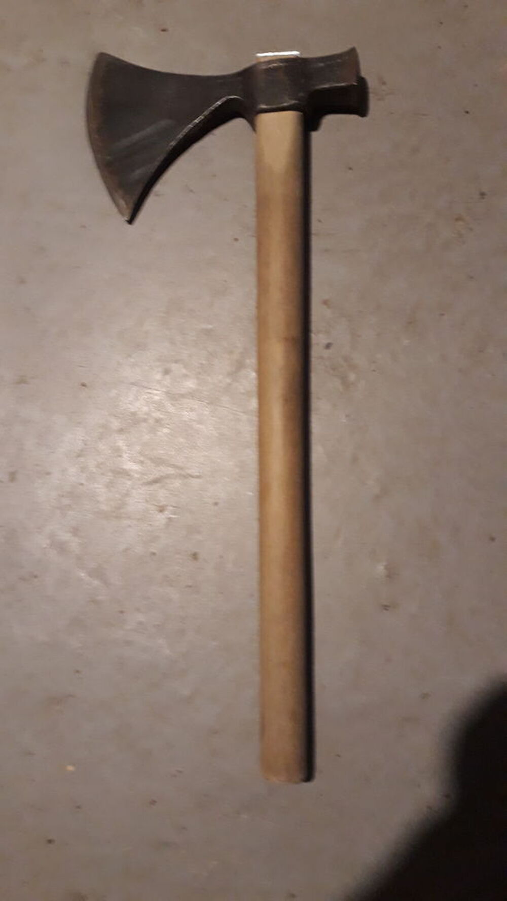 Hache l&eacute;g&egrave;re. Bricolage