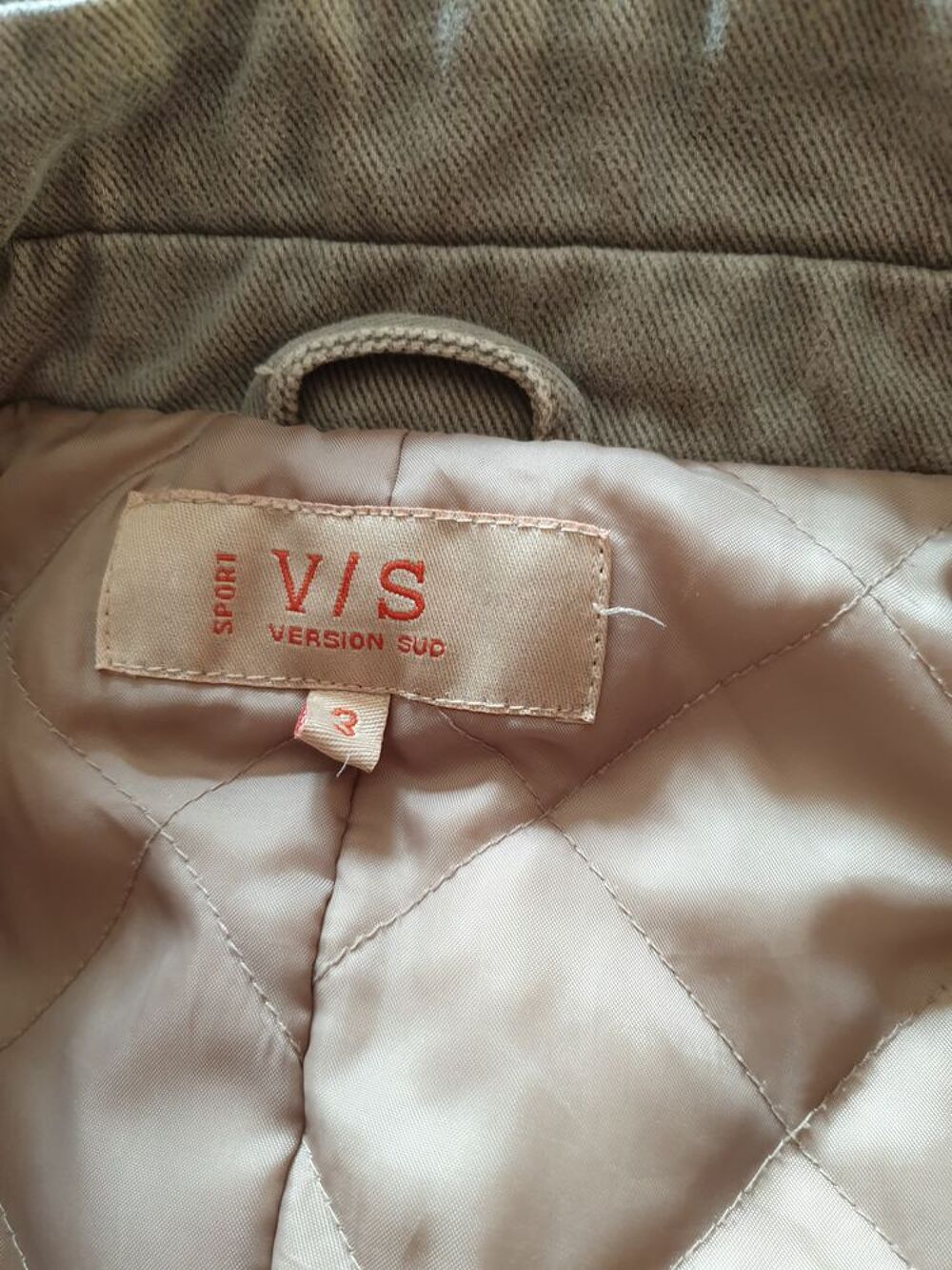 Tr&egrave;s beau blouson comme neuf
Vêtements