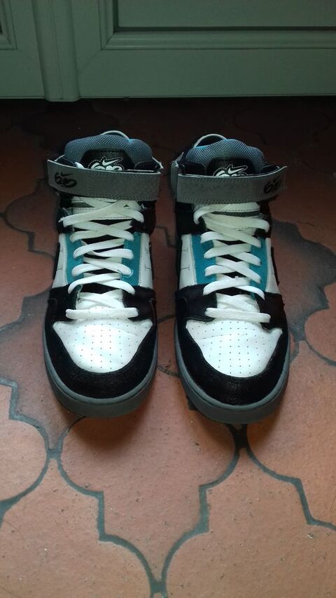 NIKE 60 BLEUE NOIRE BLANCHE T. 42 15 Chasseneuil (36)